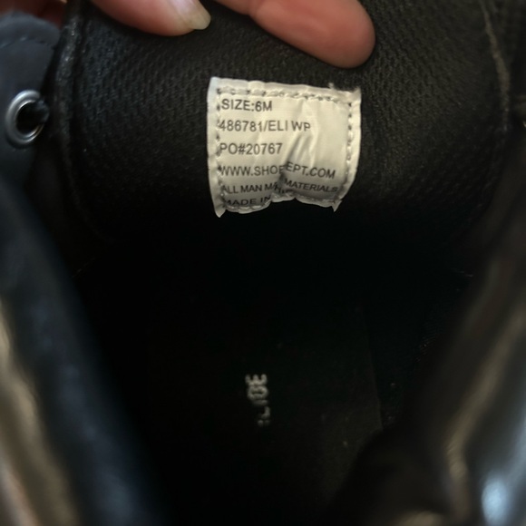 Boys, black waterproof trail guide size 6 boots - Picture 4 of 6